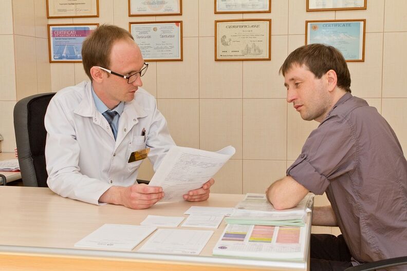 Prostatite do paciente na recepción dun especialista
